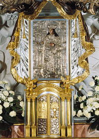 Šv. Kazimiero paveikslas su aptaisu ir tabernakulis. Antano Lukšėno fotografija