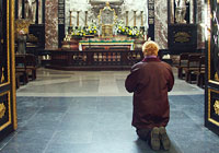 Malda prie Šv. Kazimiero relikvijų. Dainiaus Tunkūno fotografija